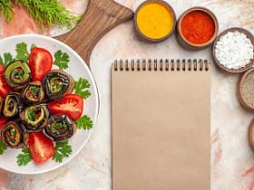 rollos de berenjenas con tomates