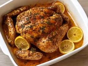Pollo al horno con hierbas y limon
