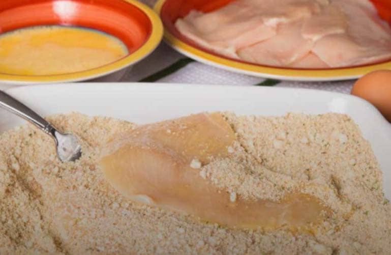Impanare il pollo fritto