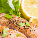Salmon a la parrila con limon y hierbas