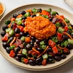 Ensalada de Frijoles con Salsa Romesco