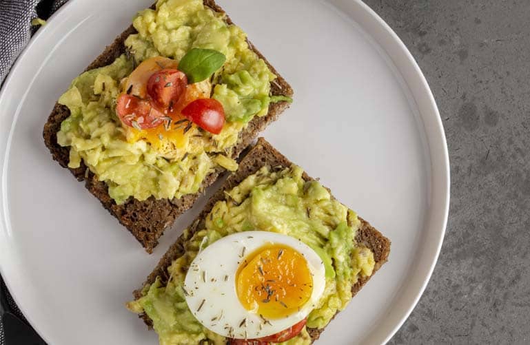 toast con avocado e uova 2